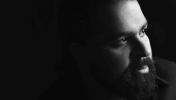 «رضا صادقی» هوادارانش را به «عیدی برای فرشته خیابان» دعوت کرد