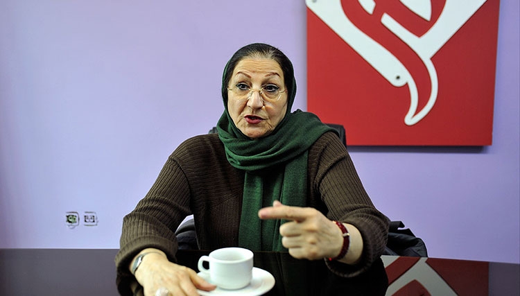 هنوز به تنهایی بار موسیقی بانوان را به دوش میکشم